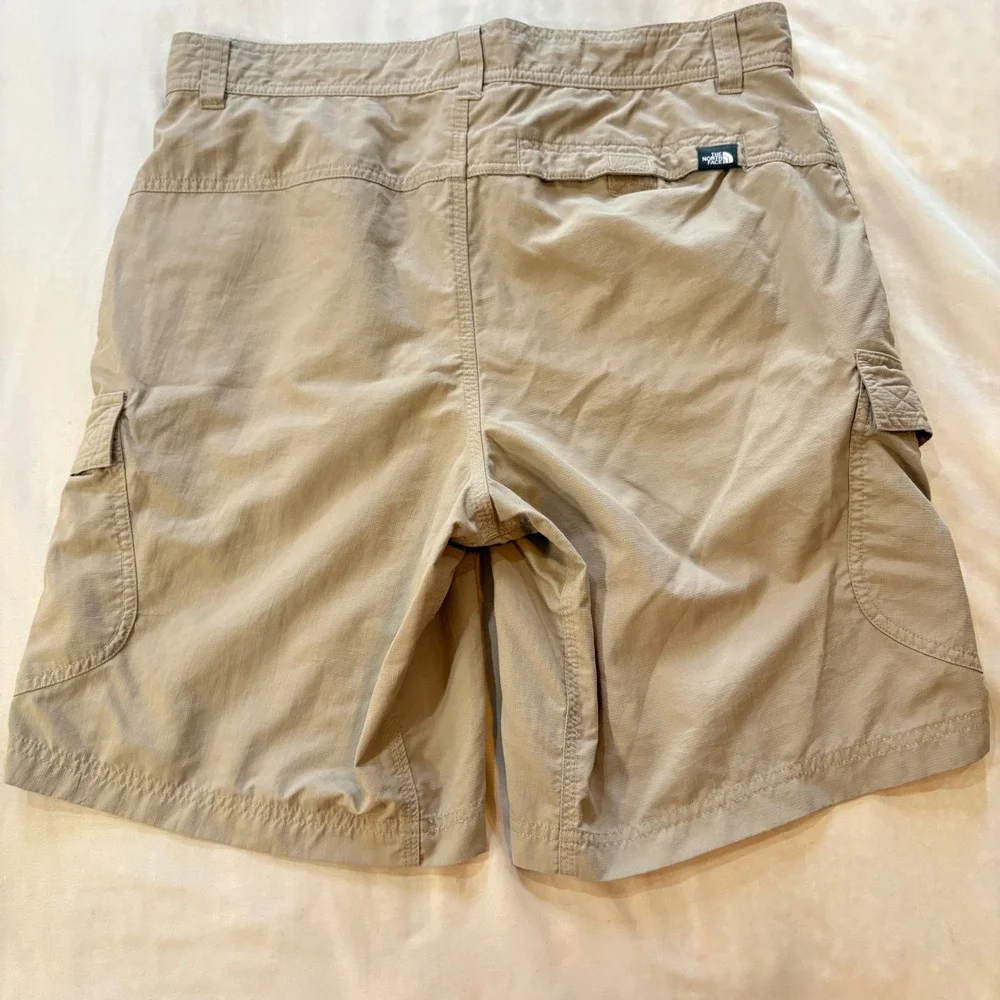 The North Face Mens Khaki Tan Nylon Cargo Hiking Shorts Outdoors size 32‎